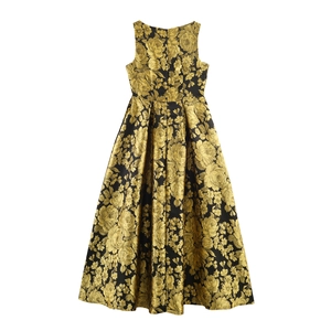 Elegante vestido largo sin mangas con jacquard floral en negro y dorado vista trasera