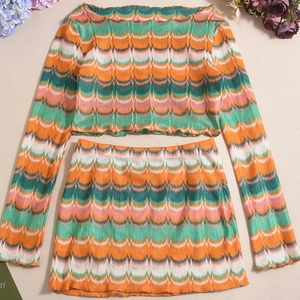 Ensemble en tricot deux pièces avec motifs à vagues colorés et manches longues