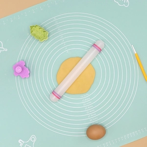 Light green PP rolling pin with 9-inch silicone mat featuring circular scale markings