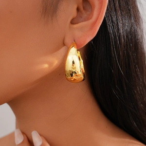 Polished chunky gold teardrop earrings in a minimalist geometric C-shape design for women