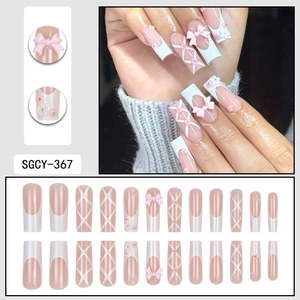 Faux ongles cercueil longs rose style français avec nœuds 3D et motifs floraux