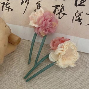 Épingles à cheveux élégantes avec roses en soie rose et beige au style chinois traditionnel