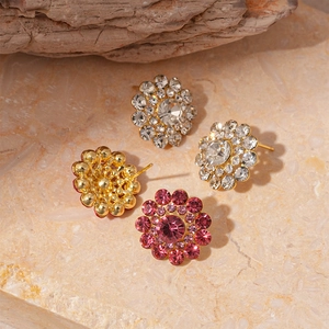 Elegant flower-shaped earrings with sparkling rhinestones in gold finish for women