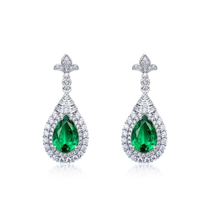 Élégantes boucles d'oreilles en argent S925 avec émeraude poire et pavé de zircone