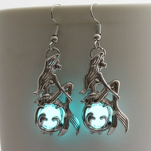 Luminous mermaid drop earrings in silver metal with glow-in-the-dark blue bead detail