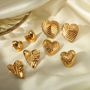 Polished 18k gold plated stainless steel heart stud earrings with rippled texture