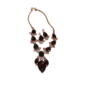 Luxury water drop jewelry set with brown crystals and pink rhinestones in gold finish