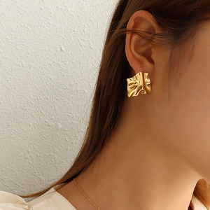 Orecchini irregolari placcati oro 18K con design a lava testurizzata per donna