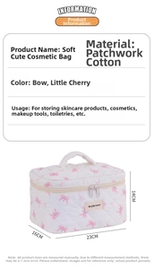 Beauty case in cotone trapuntato con fiocchi e dimensioni di 23cm x 16cm x 14cm