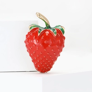 Fashion Alloy Enamel Strawberry Brooch For Women Cute Fruit Design Suit Coat Lapel Pin Clothing Accessories Jewelry Gift