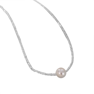 Minimalist 925 sterling silver necklace with a light pink pearl on textured silver chain