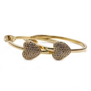 Boucles d'oreilles dorées en forme de cœur avec zircons micro-incrustés élégants