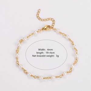 Detailed view of handmade baroque pearl bracelet with 4mm width and 19+4cm gold chain