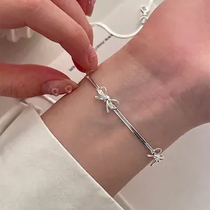 Élégant Bracelet Pour Femmes Avec Nœud Chaîne Serpent En Cuivre Plaqué Argent Style Coréen Minimaliste Bijou Brillant