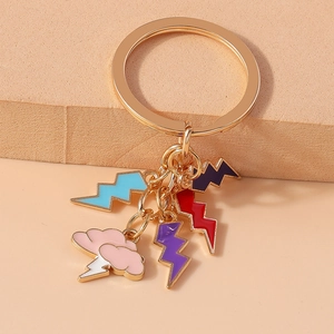 Porte-clés doré en émail avec pendentifs nuages et éclairs colorés élégants