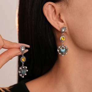 Orecchini pendenti vintage barocchi con cristalli a cuore blu e perle bianche eleganti