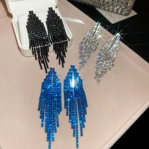 Détails de boucles d'oreilles à pompons géométriques strass bleu argent noir