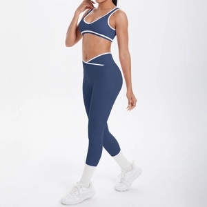 Marineblaues Yoga-Set mit weißem Kontrastrand und hoch taillierter V-Kreuz-Leggings