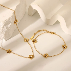Set di gioielli dorati in acciaio inossidabile con collana e bracciale a fiori di strass