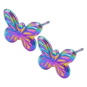 Dettaglio degli orecchini a farfalla arcobaleno in acciaio inossidabile lucido iridato