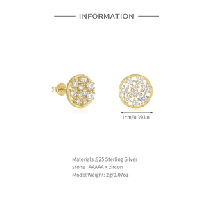Detail view of 925 silver heart stud earrings with size ruler and S925 hallmark