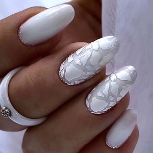 24Pcs Mid-Length Oval Press On Nails White Marble Eggshell Pattern Reverse French Minimalist Artificial Fake Nails For Women