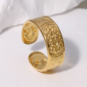 Retro 18K gold stainless steel open ring with evil eye pattern and embossed details