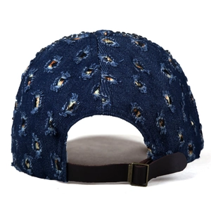 Berretto da baseball in denim blu scuro consumato con strass e cinturino posteriore