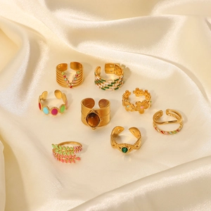 Set di anelli vintage in acciaio inossidabile placcato oro 18k con smalto colorato e pietre naturali