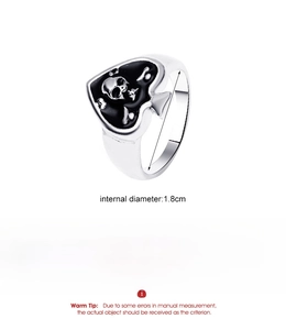 Specifiche dell'anello gotico con teschio mostrante diametro di 1,8 cm e peso di 8,5 g