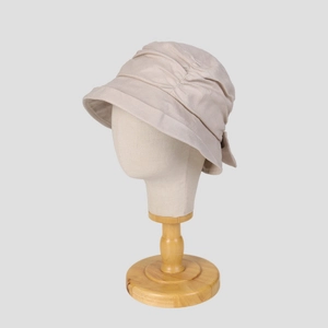 Sombrero de sol de ramio para mujer con lazo elegante y detalles de pliegues