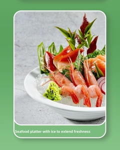 Makroaufnahme einer frischen Meeresfrüchte-Sashimi-Platte auf gestoßenem Eisbett
