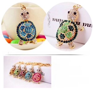 Detailed size specifications and multi-color view of crystal turtle keychain accessories