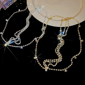 Détails de chaînes de tête multicouches en diamant, finitions dorée et argentée