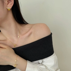 Luxurious S925 sterling silver bee jewelry set with yellow zircon in gold finish