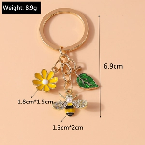 Detail view of sunflower bee keychain with dimensions 6.9cm and weight 8.9g