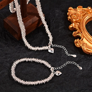 Chic silver S925 sterling silver heart pendant jewelry set with elegant textured chain
