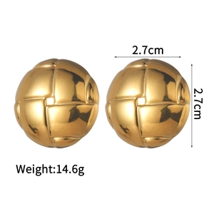 Detail view of gold round textured earrings with 2.7cm size and 14.6g weight info
