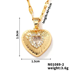 Detail view of heart pendant necklace with dimensions 1.9cm height and 40+5cm chain length