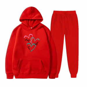 Ensemble de survêtement rouge décontracté avec sweat à capuche et pantalon à motif de cœur