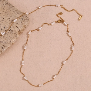 Collier en perles plaqué or 18 carats avec de véritables perles d'eau douce blanches