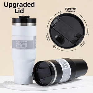 Detail of 30oz stainless steel tumbler with multi-functional 3-in-1 lid mechanism