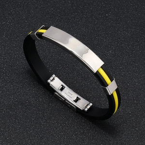 Détail du fermoir en acier inoxydable et bracelet en silicone jaune pour homme