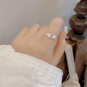 Close-up of S925 silver shell ring with natural freshwater pearl on a finger