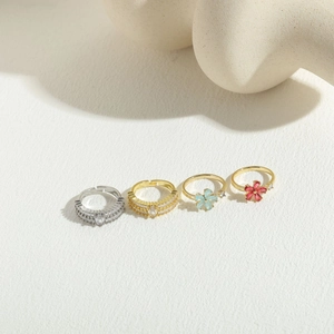 Lussuosi anelli a fiore placcati in oro 14K con cristalli di zircone colorati e design aperto