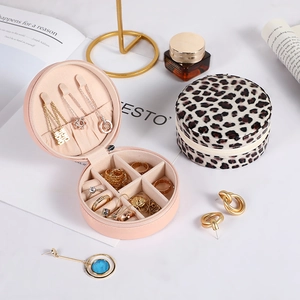 Portable round jewelry organizer box in pink PU leather and leopard print with zipper closure