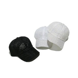 Set di berretti da baseball in pizzo traspirante con motivo a quadrifoglio per l'estate