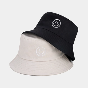 Bobs unisexe en coton avec broderie sourire en noir et beige, protection solaire de plein air