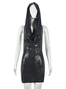 Mini-robe à capuche sans manches avec paillettes noires et dorées et col en V plongeant