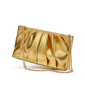 Elegante goldene Abendtasche mit Falten-Design, Metallglanz und Kettenschulterriemen